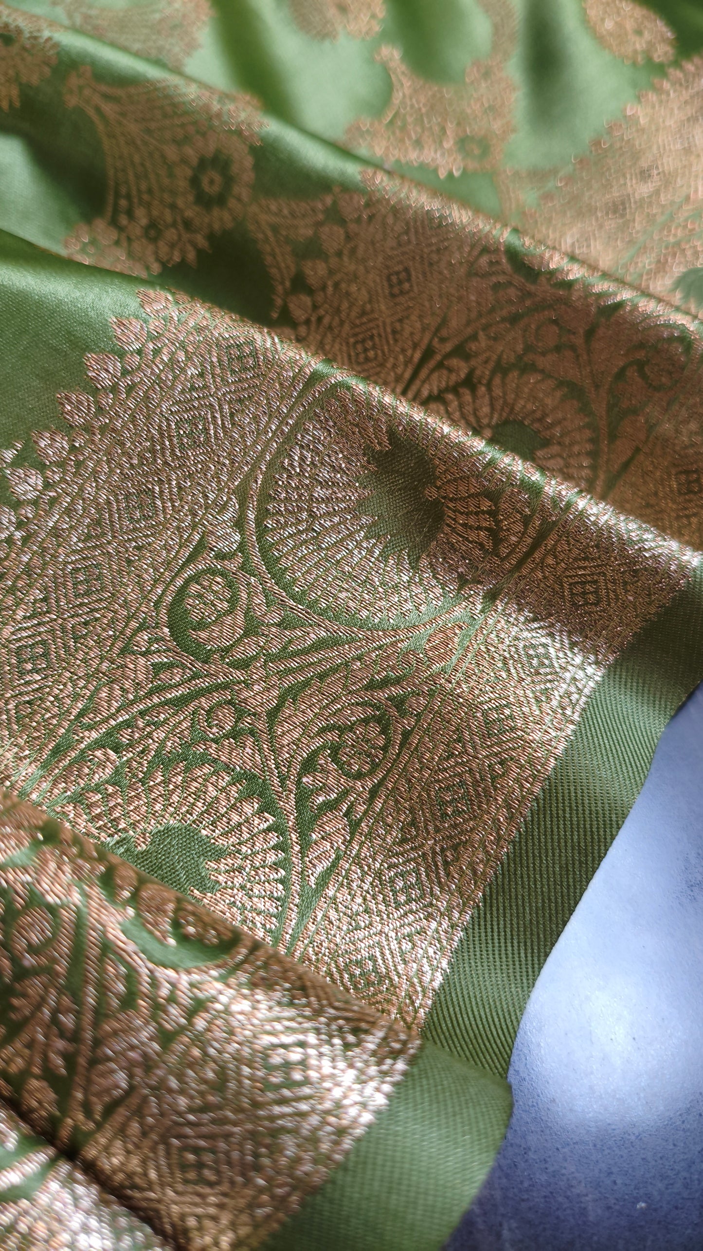 Suneri Resham Jade