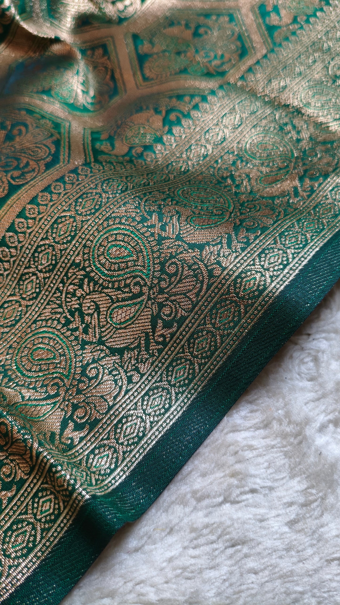 PESHWAI Emerald Muse