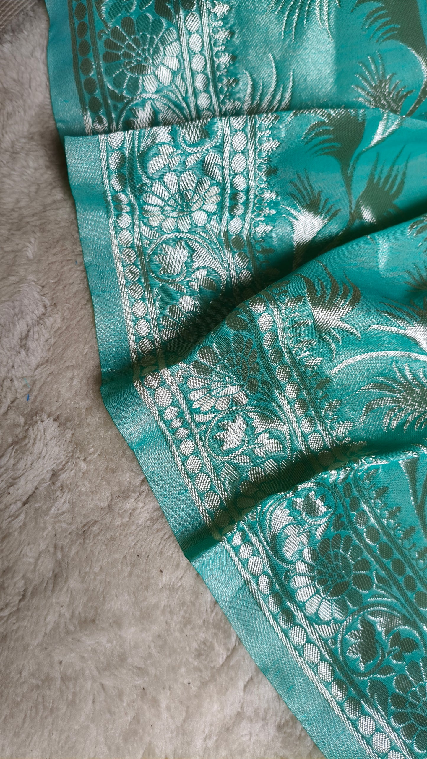 RAAGINI Aqua Splash